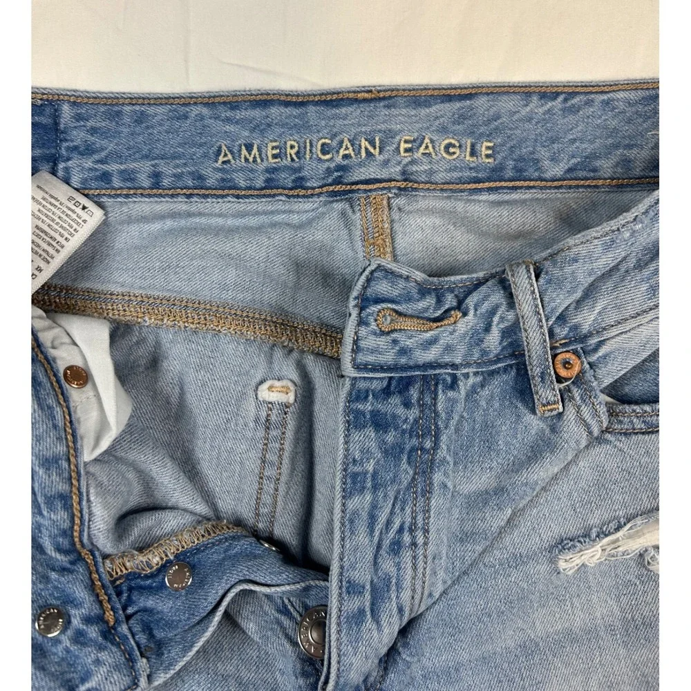 American Eagle Mom Jeans Ripped Distressed Light Wash Denim‎ Size 2